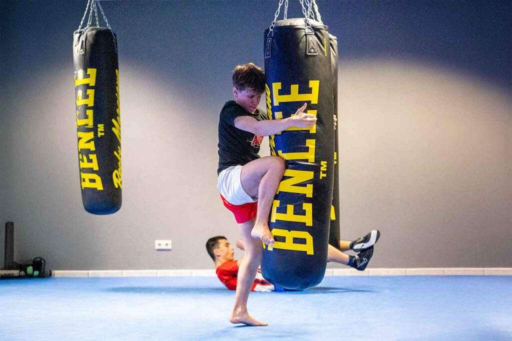 MMA-Bodenkampf mit Grappling-Technik